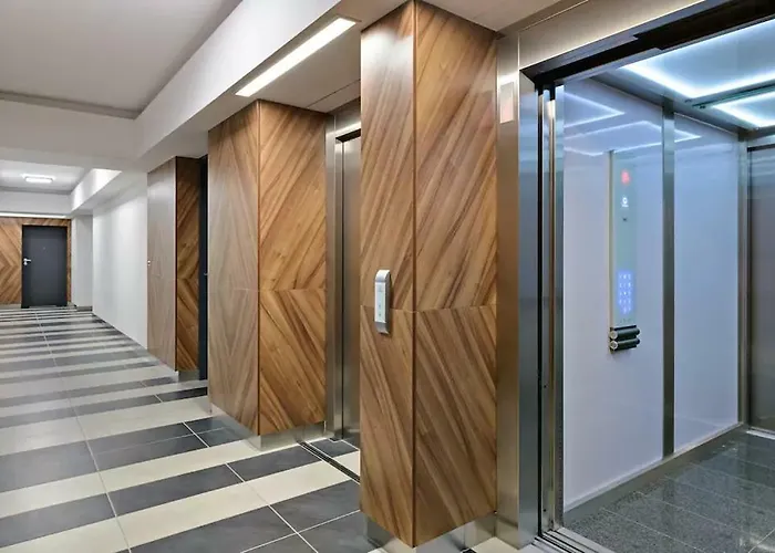 Strict Center Towarowa *